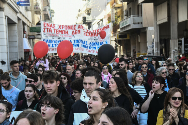 Εικόνες από τη μεγάλη συγκέντρωση και πορεία για τα Τέμπη στην Πάτρα 