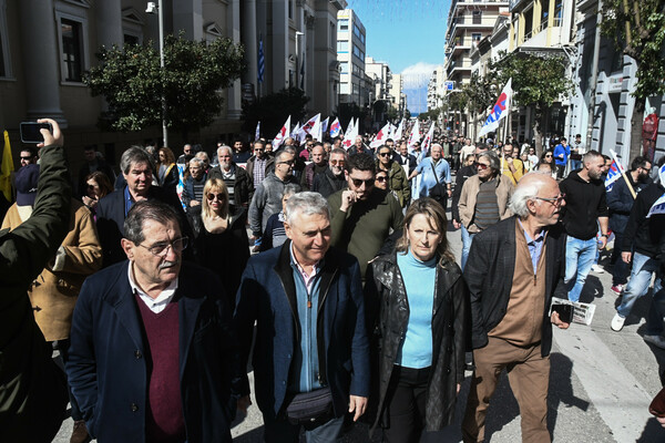 Δυστύχημα στα Τέμπη: Μαζική απεργιακή πορεία στην Πάτρα