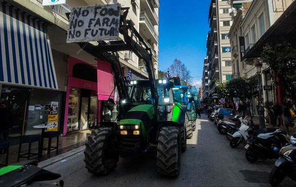 Δυστύχημα στα Τέμπη: Μαζική απεργιακή πορεία στην Πάτρα