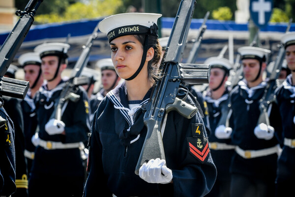 Ξεκινά η εθελοντική στράτευση των γυναικών - Τι είπε ο Δένδιας