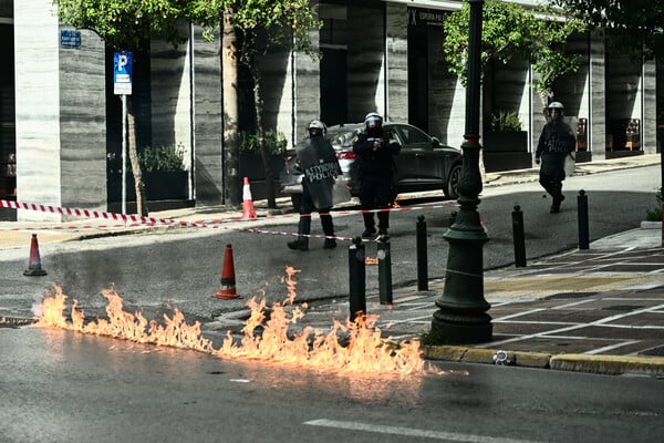 Μολότοφ και χημικά στο πανεκπαιδευτικό συλλαλητήριο- Σε ξενοδοχείο στη Σταδίου