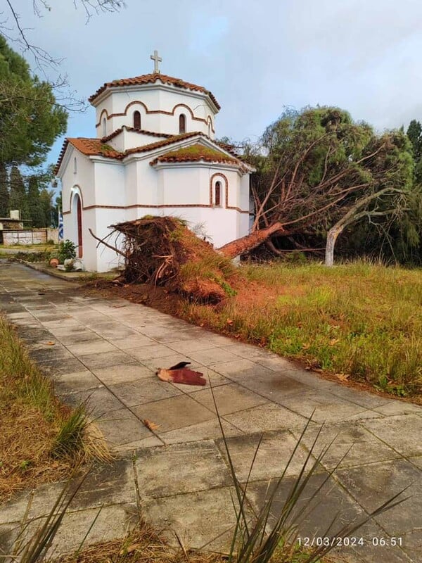 Ανεμοστρόβιλος προκάλεσε ζημιές και διακοπή ρεύματος στο Μεσολόγγι