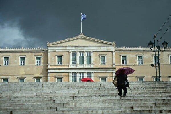 Καιρός: Συννεφιά, βροχές αλλά και ομίχλη σε αρκετές περιοχές της χώρας σήμερα