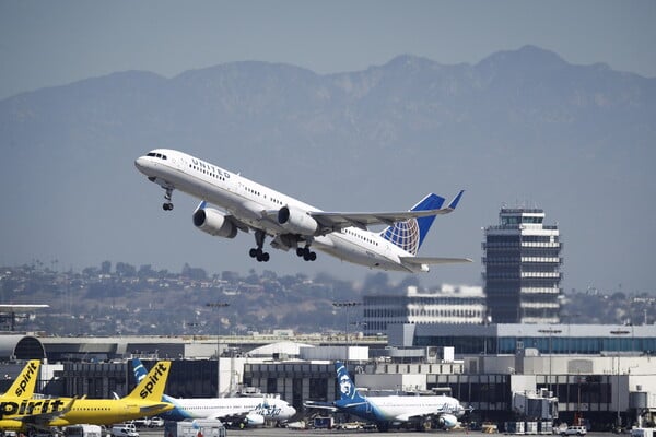 Νέο περιστατικό με αεροσκάφος της Boeing: Έχασε εξωτερικό κομμάτι της ατράκτου κατά τη διάρκεια της πτήσης