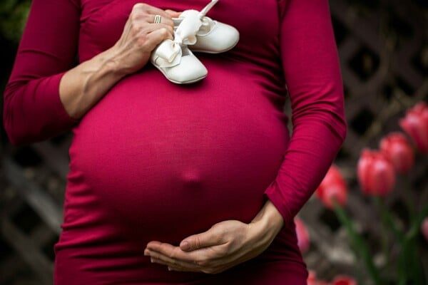 Γαλλία: 90 θάνατοι γυναικών ετησίως συνδέονται με την εγκυμοσύνη ή τον τοκετό