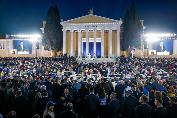 Η ομιλία Μητσοτάκη στο 15ο Συνέδριο της ΝΔ: Τα περιπολικά πρέπει να γίνουν και ταξί για να προστατεύσουν τον πολίτη