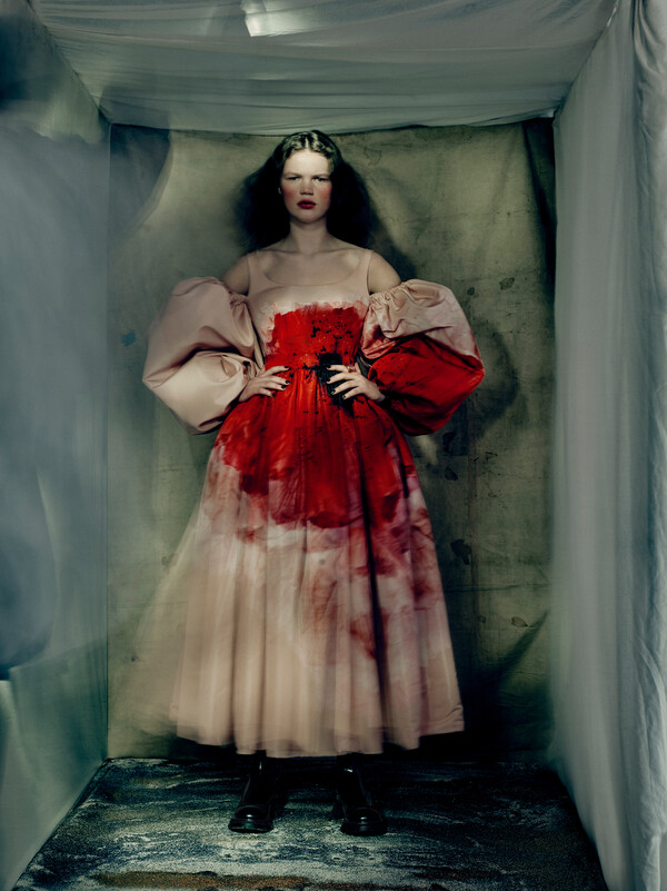 Η πρώτη μεγάλη έκθεση Paolo Roversi στο Παρίσι― ένα καλειδοσκόπιο 18 εικόνων του