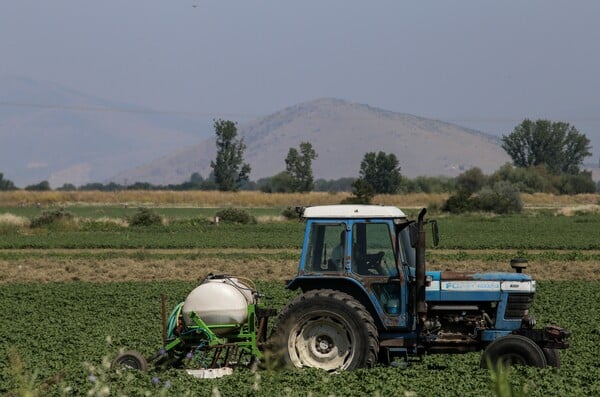 Έρχεται πριν το Πάσχα η «Κάρτα του Αγρότη»