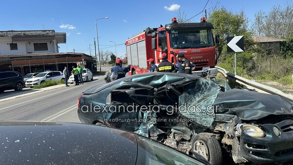 Τροχαίο στην Ημαθία: Δύο τραυματίες μετά από σφοδρή σύγκρουση αυτοκινήτων στο Νησέλι