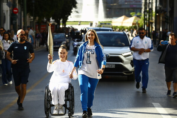 Ολυμπιακή Φλόγα: Κλειστοί δρόμοι στο κέντρο της Αθήνας- Οδεύει προς το Καλλιμάρμαρο