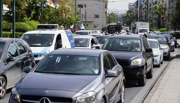 Κίνηση στους δρόμους: Αυξημένη η κίνηση στο κέντρο της Αθήνας