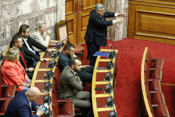 Αποφυλάκιση Μιχαλολιάκου: Από το κέντρο αποκατάστασης, στο σπίτι του ο αρχηγός της Χρυσής Αυγής