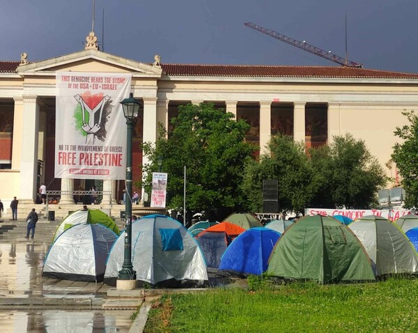 Καταυλισμός διαμαρτυρίας για τον πόλεμο στη Γάζα στα Προπύλαια