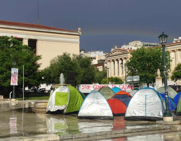 Καταυλισμός διαμαρτυρίας για τον πόλεμο στη Γάζα στα Προπύλαια