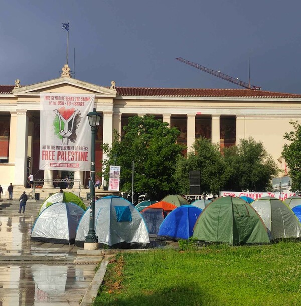 Καταυλισμός διαμαρτυρίας για τον πόλεμο στη Γάζα στα Προπύλαια