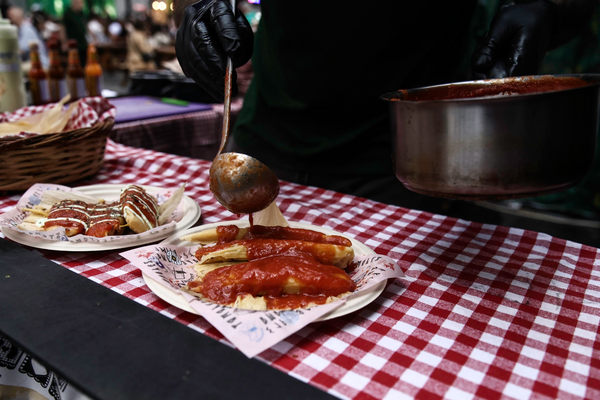 Γαμοπίλαφο με yuzu, mushroom melt και μπέργκερ με μαγιονέζα τηγανητού αυγού στο Athens Street Food Festival