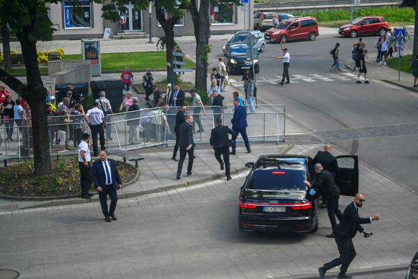 Σε κρίσιμη κατάσταση ο πρωθυπουργός της Σλοβακίας Φίτσο μετά τους πυροβολισμούς