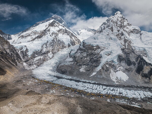 Έβερεστ: Ορειβάτης έχασε τη ζωή του στο «Πάτημα του Χίλαρι»