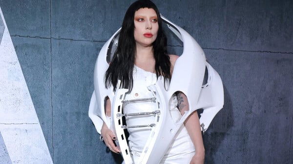 Lady Gaga: H ανατρεπτική εμφάνιση της στην πρεμιέρα του «Gaga Chromatica Ball»