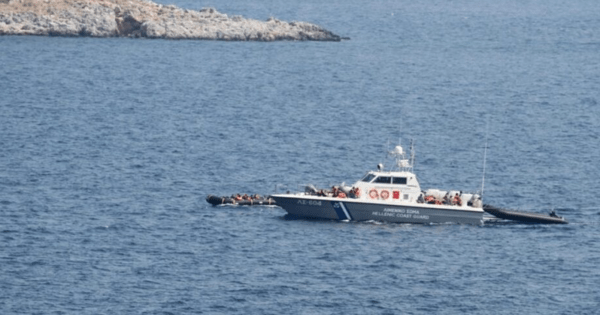 Σάμος: Εντοπίστηκε λέμβος με 16 μετανάστες- Συνελήφθη ο διακινητής