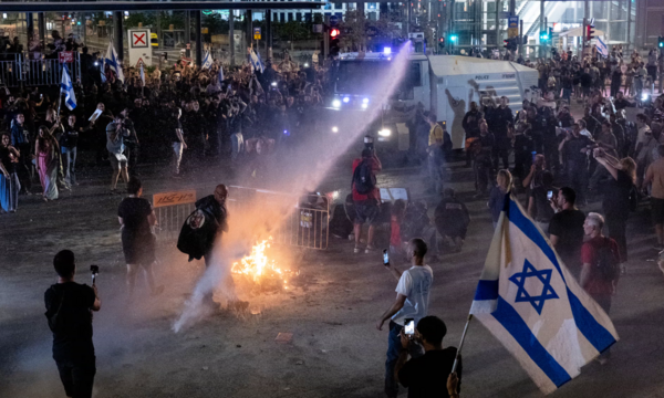 Αντικυβερνητικοί διαδηλωτές συγκρούονται με την αστυνομία του Ισραήλ και απαιτούν συμφωνία ομήρων