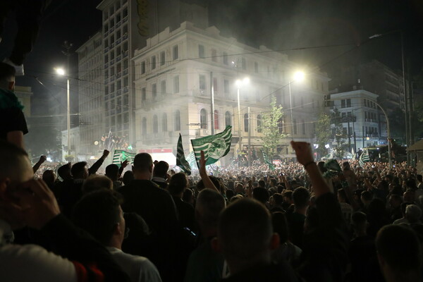 Στα «πράσινα» όλη η Ομόνοια - Ξέφρενοι πανηγυρισμοί των φιλάθλων για τον θρίαμβο του Παναθηναϊκού