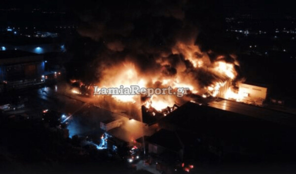 Φωτιά σε εργοστάσιο στη Λαμία: Η Πυροσβεστική κάνει λόγο για εμπρησμό