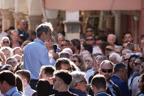 Επεισόδιο στην Κέρκυρα με την κόρη του Νίκου Πλακιά και τον πρωθυπουργό: Φώναξε «δικαιοσύνη» - Την απομάκρυνε η ασφάλεια