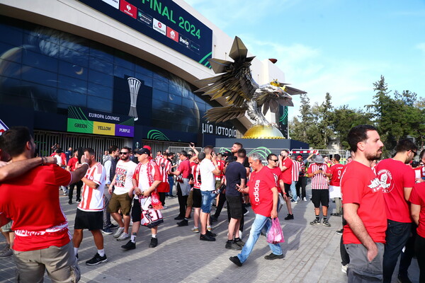 Τελικός Conference League: Στην ΟΠΑΠ Arena έφτασαν οι φίλαθλοι του Ολυμπιακού