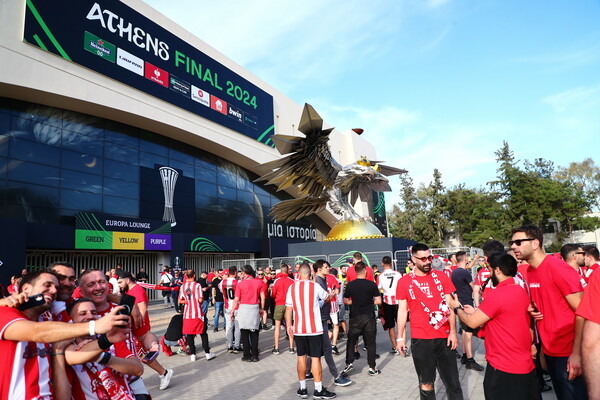 Τελικός Conference League: Στην ΟΠΑΠ Arena έφτασαν οι φίλαθλοι του Ολυμπιακού