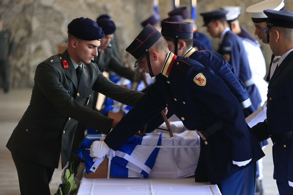 Ελευσίνα: Επαναπατρίστηκαν τα λείψανα 9 Ελλήνων πεσόντων στην Κύπρο