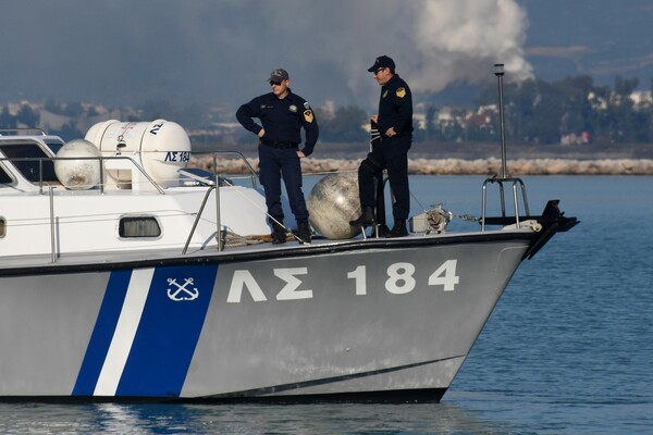 Σχινιάς: Εντοπίστηκε σορός άνδρα να επιπλέει στη θάλασσα - Στο πόδι του είχε δεμένο βαρίδι