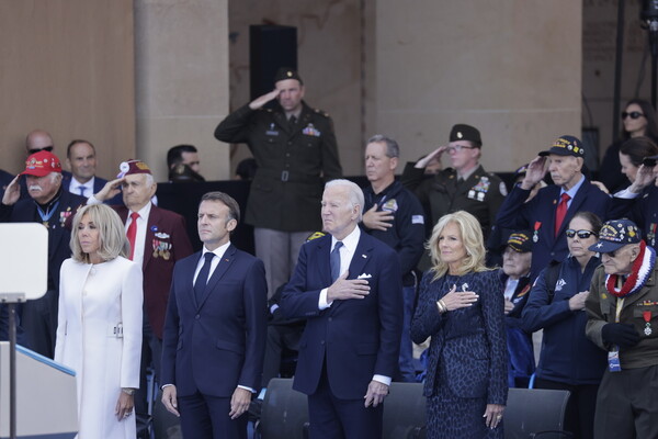 D-Day- 80 χρόνια από την απόβαση στη Νορμανδία: Ο Τζο Μπάιντεν υπόσχεται πως η υποστήριξη στην Ουκρανία θα συνεχιστεί