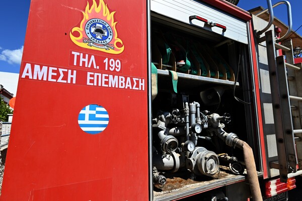 Φωτιά στη Θεσσαλονίκη έξω από δρυμό