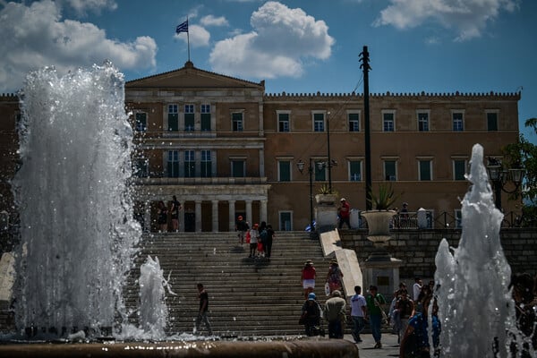 Καιρός: Υποχωρεί η ζέστη την Παρασκευή - Φεύγει η αφρικανική σκόνη