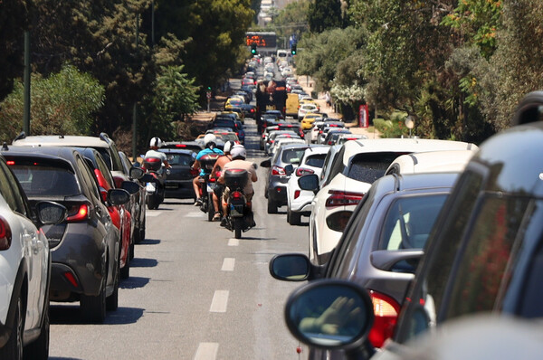 Κίνηση τώρα: Μεγάλες καθυστερήσεις στην Λ. Ποσειδώνος 