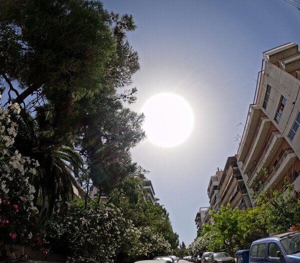 Έκτακτο Δελτίο Καιρού για τον καύσωνα: Σε ποιες περιοχές θα φτάσει τους 42-43°C σήμερα η θερμοκρασία