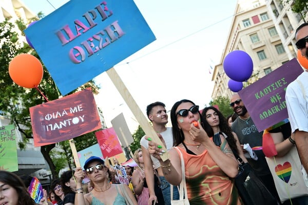 Athens Pride 2024: Σε εξέλιξη η παρέλαση - Το κέντρο γέμισε με χρώματα και αγάπη