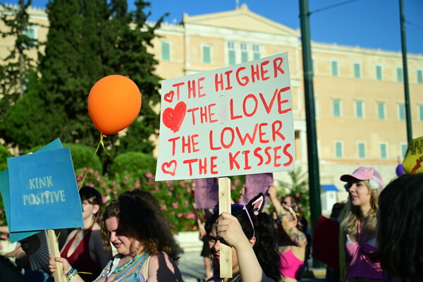 Athens Pride 2024: Σε εξέλιξη η παρέλαση - Το κέντρο γέμισε με χρώματα και αγάπη