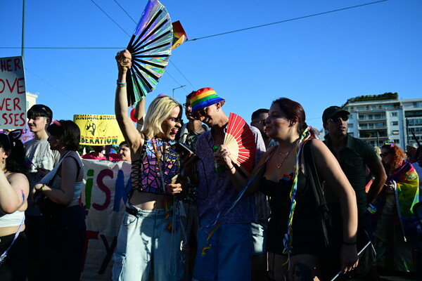 Athens Pride 2024: Σε εξέλιξη η παρέλαση - Το κέντρο γέμισε με χρώματα και αγάπη