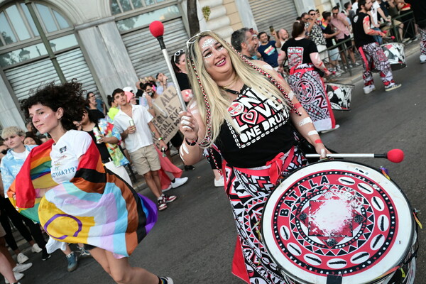 Athens Pride 2024: Σε εξέλιξη η παρέλαση - Το κέντρο γέμισε με χρώματα και αγάπη