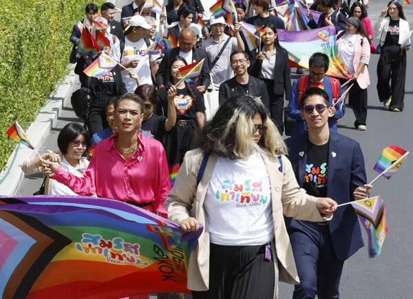 Η Ταϊλάνδη γράφει ιστορία: Ανοίγει ο δρόμος για την αναγνώριση ομόφυλων ζευγαριών