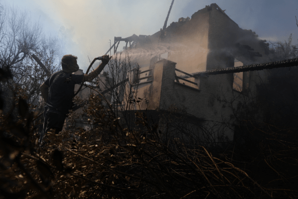 Σε ύφεση και χωρίς ενεργό μέτωπο η φωτιά στη Βάρης-Κορωπίου 