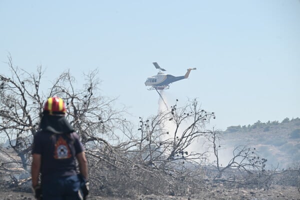 Φωτιά τώρα στο Μαύρο Λιθάρι - Μήνυμα 112 για ετοιμότητα