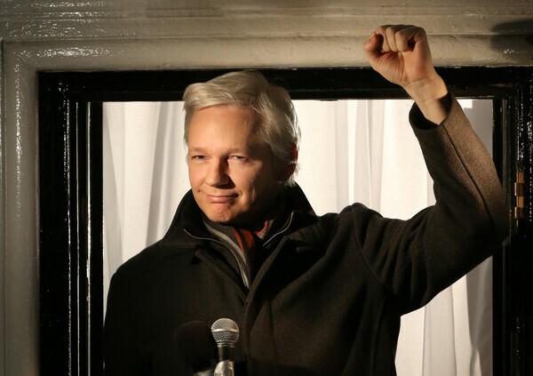 Τζούλιαν Ασάνζ: Ποιος είναι ο ιδρυτής του Wikileaks - Οι λεπτομέρειες της συμφωνίας για την ενοχή του
