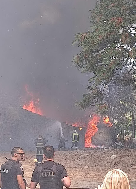 Φωτιά τώρα σε κτήριο στο Μοσχάτο - 112 για επικίνδυνους καπνούς