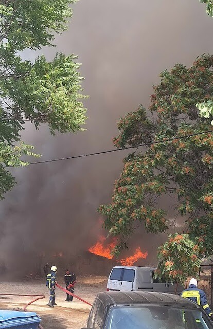 Φωτιά τώρα σε κτήριο στο Μοσχάτο - 112 για επικίνδυνους καπνούς