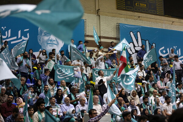 Εκλογές στο Ιράν: Στις 5 Ιουλίου η ανάδειξη ενός μεταρρυθμιστή ή ενός υπερσυντηρητικού προέδρου