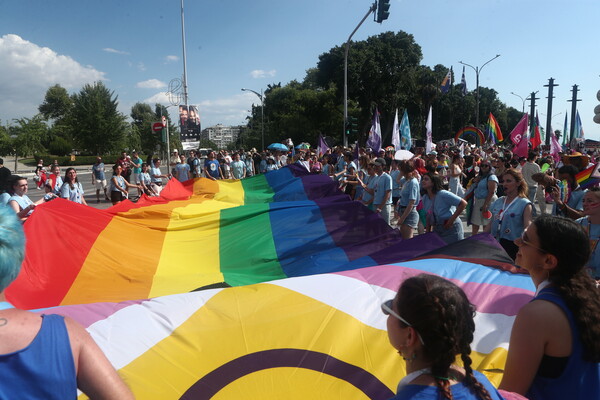 Europride στη Θεσσαλονίκη: Ξεκίνησε η μεγάλη παρέλαση