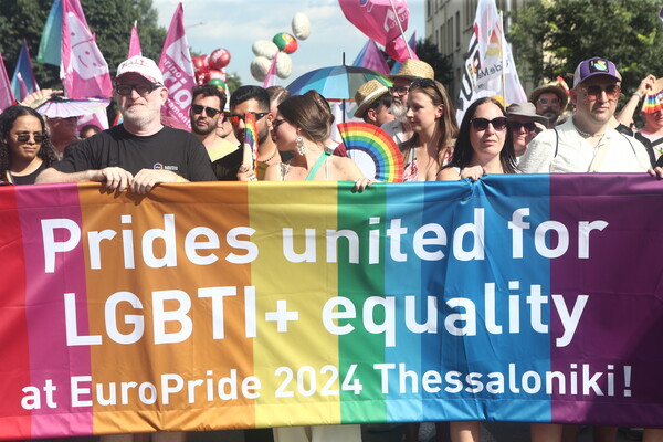 Europride στη Θεσσαλονίκη: Ξεκίνησε η μεγάλη παρέλαση